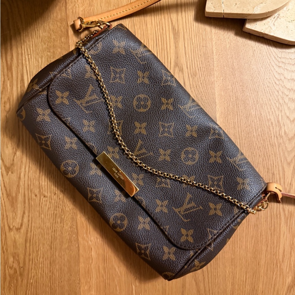Louis Vuitton Favorite MM Monogram Canvas
